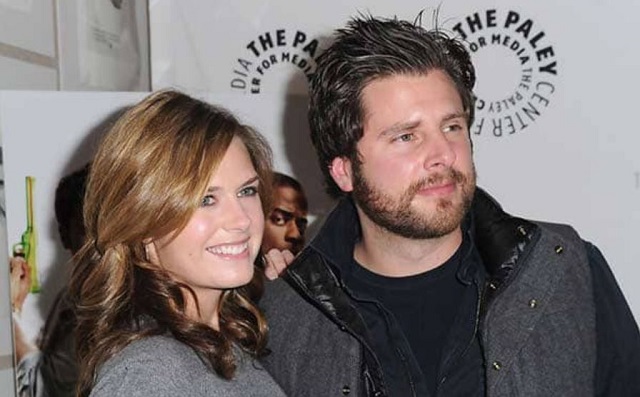    James Roday med Singel  