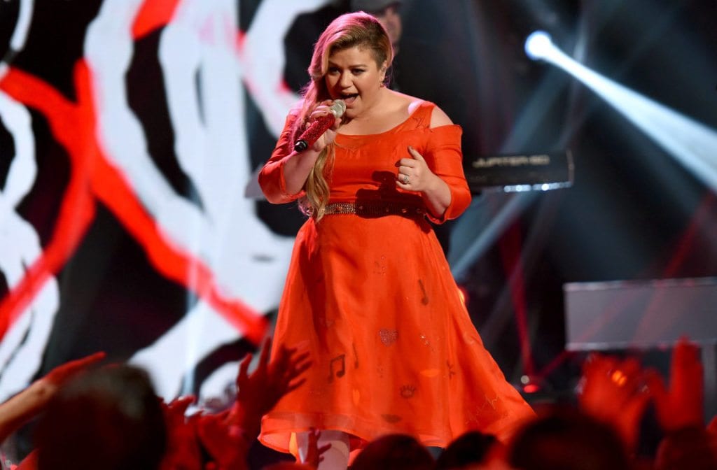 la alumna más rica de American Idol, Kelly Clarkson