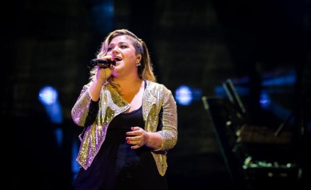 kelly-clarkson Kelly Clarkson