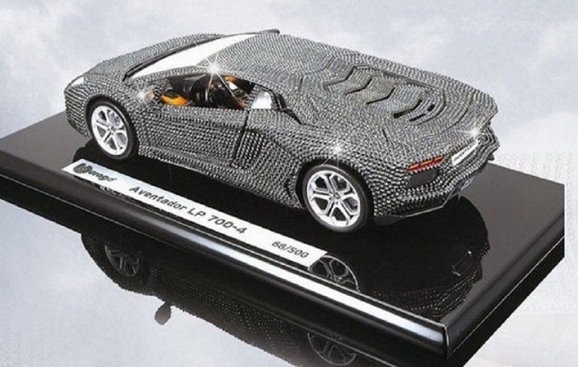 Lamborghini Aventador Model Car